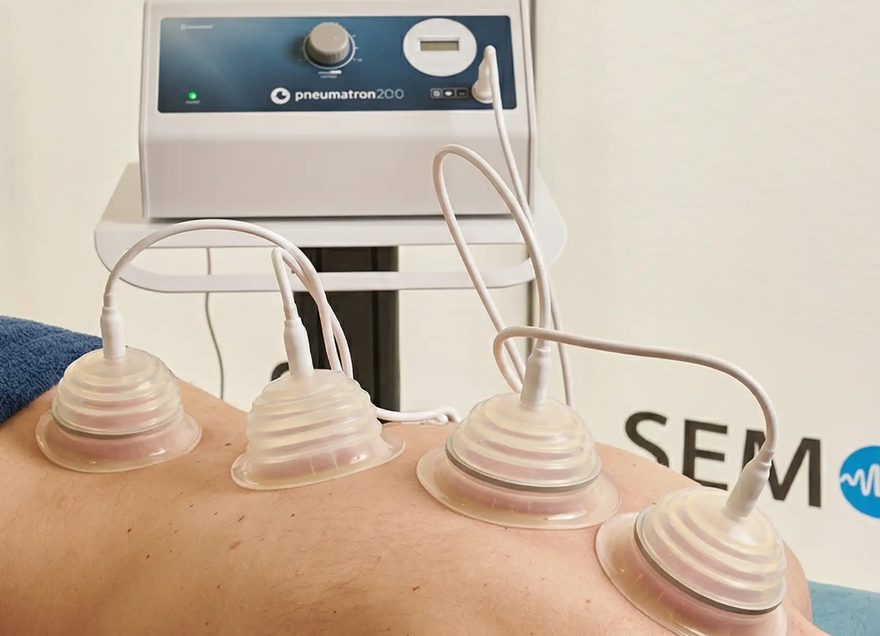 pnevmatska pulsacijska terapija Pneumatron 200 več nastavkov na hrbtu