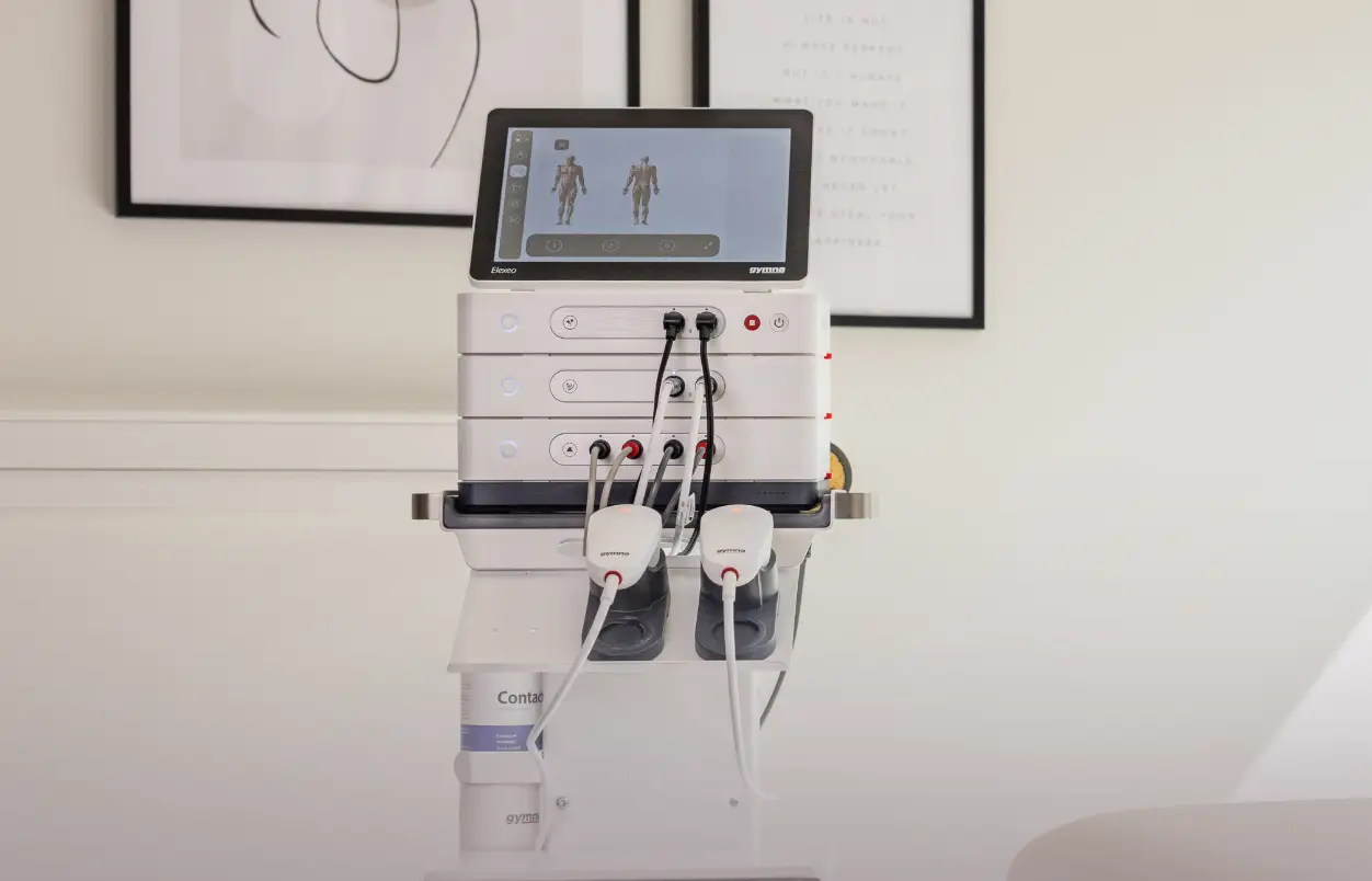 Profesionalni aparat Gymna Elexeo za elektroterapijo v fizioterapevtski ambulanti